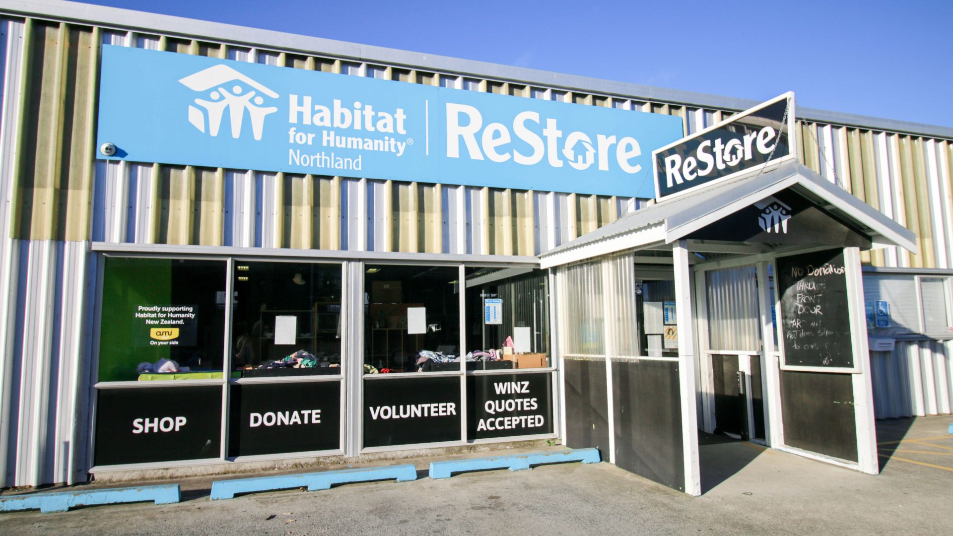 Outside view of the Habitat for Humanity Whangārei ReStore op shop
